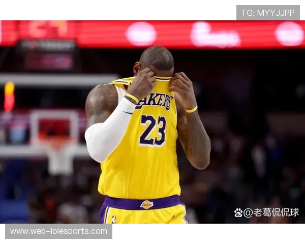 詹姆斯关键封盖锁定胜局，展现领袖价值